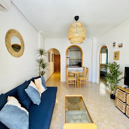 El Papagayo Apartment 2 Mins Walking To The Beach Torrevieja Exteriör bild