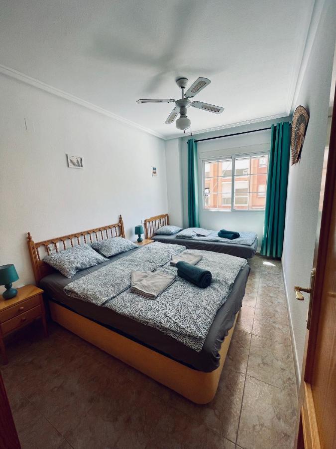 El Papagayo Apartment 2 Mins Walking To The Beach Torrevieja Exteriör bild
