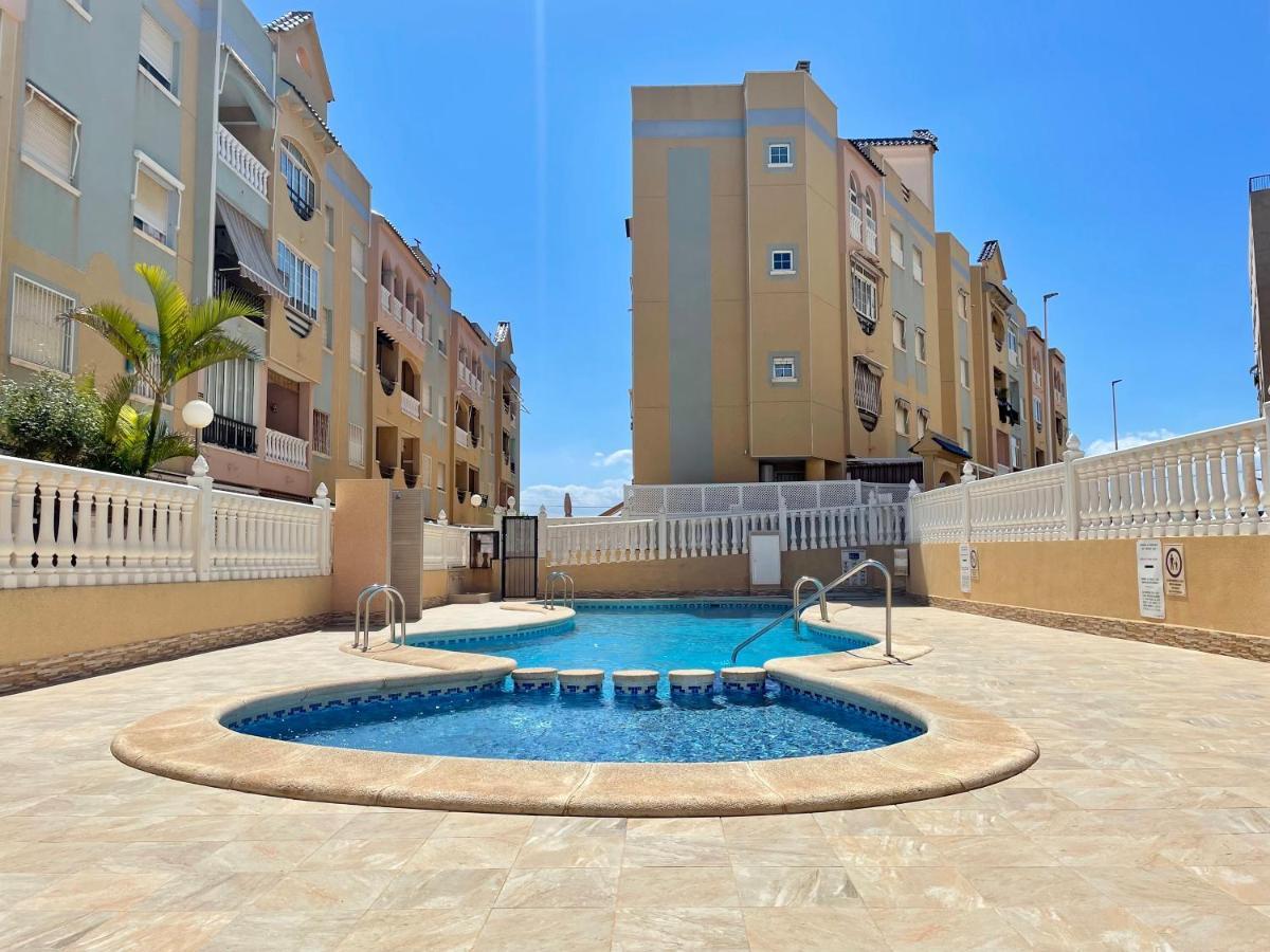 El Papagayo Apartment 2 Mins Walking To The Beach Torrevieja Exteriör bild