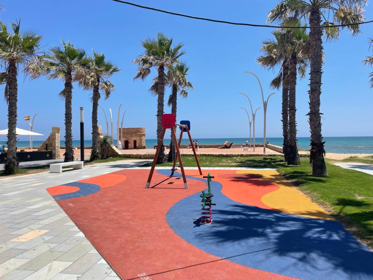 El Papagayo Apartment 2 Mins Walking To The Beach Torrevieja Exteriör bild