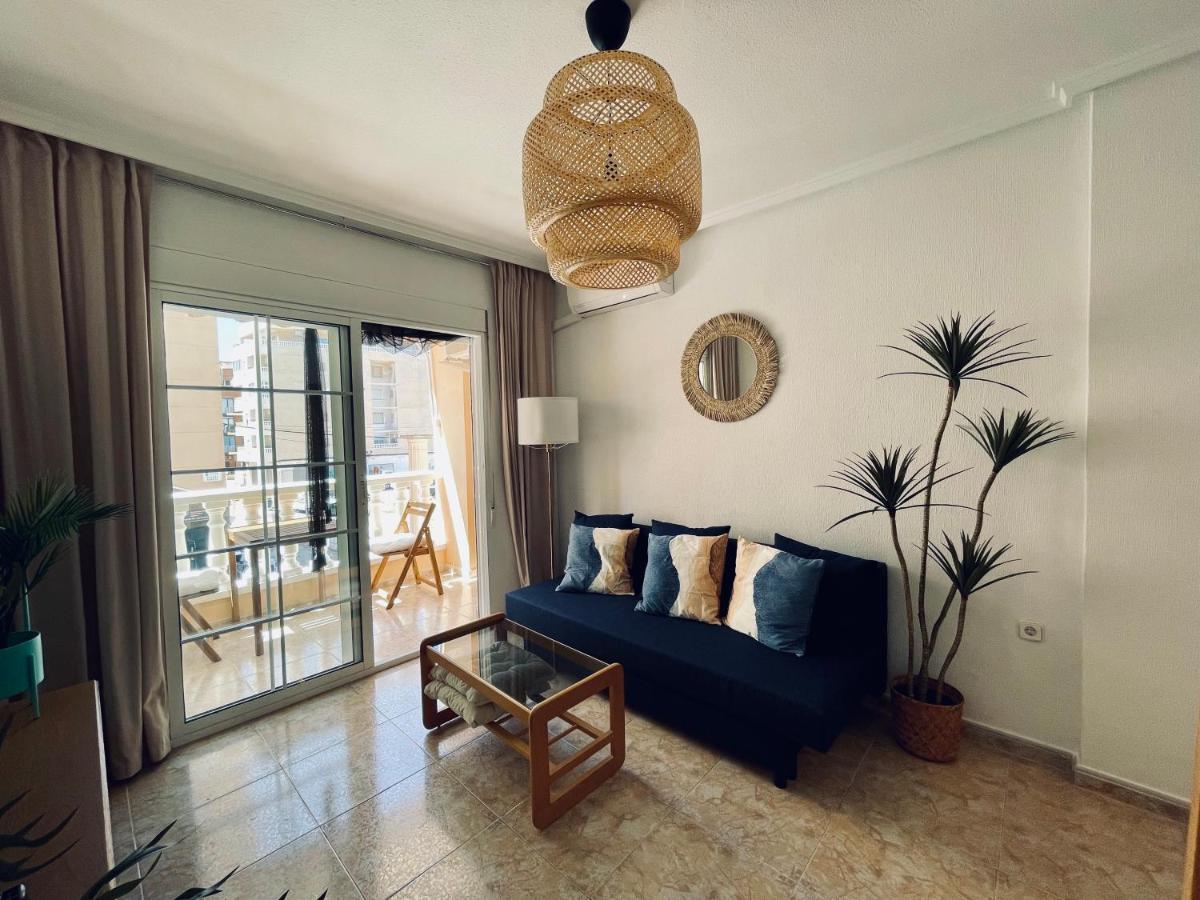 El Papagayo Apartment 2 Mins Walking To The Beach Torrevieja Exteriör bild